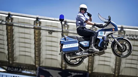 Cum să zbori cu motocicleta de Poliţie