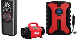 Trei compresoare auto la preț special în Dedeman. Afișaj digital, umflare rapidă și chiar funcție de powerbank