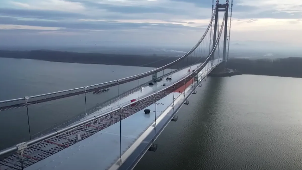 Lucrările la podul suspendat peste Dunăre de la Brăila continuă (VIDEO)