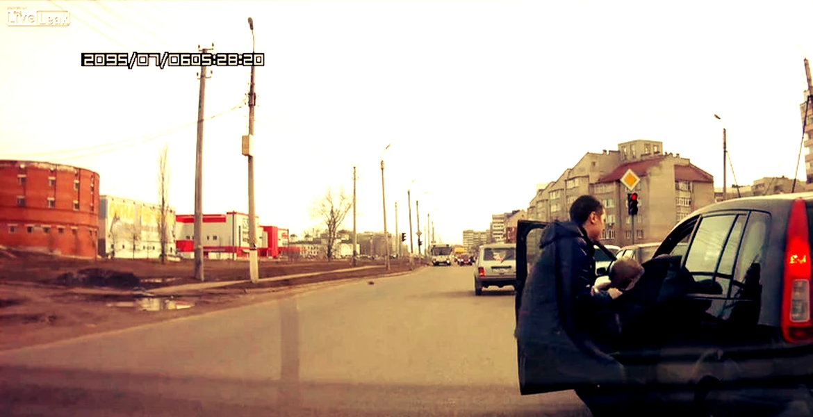 VIDEO. Cum să reacţionezi când vezi un şofer beat punând în pericol vieţile altora