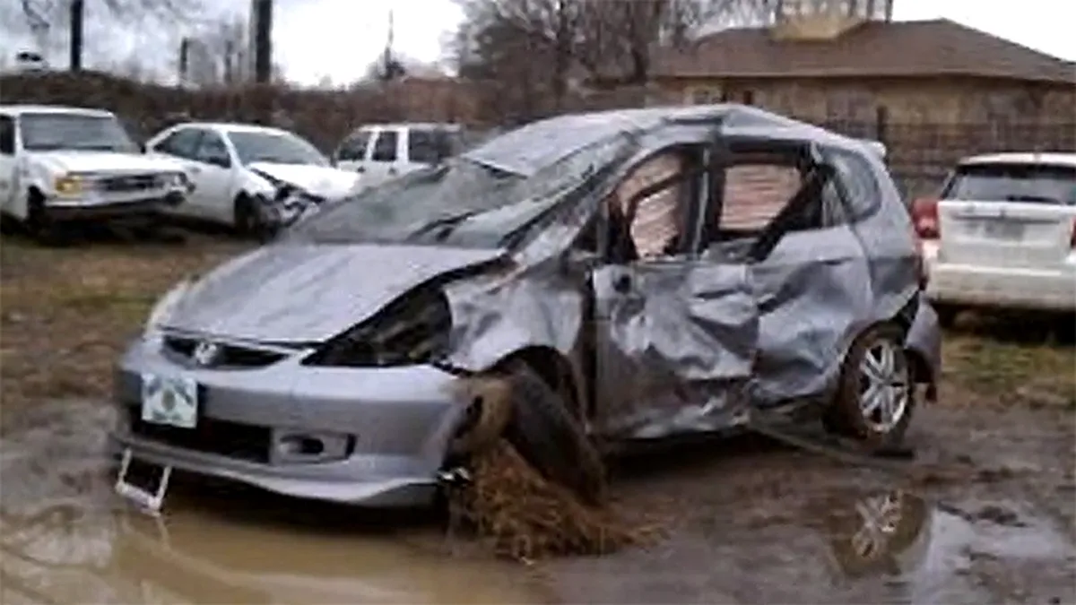 VIDEO: Un american s-a rostogolit de şapte ori cu maşina şi a scăpat nevătămat