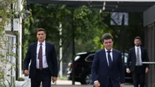 Cine este, de fapt, ofițerul SPP care îl păzește pe Nicușor Dan? Femeile au umplut internetul de imagini cu el