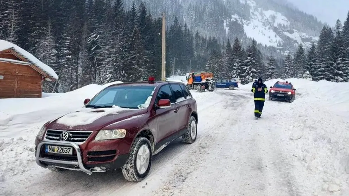 Anchetă după incidentul de la Cabana Capra: drumul de acces era oficial închis! Zeci de mașini sunt îngropate sub zăpadă
