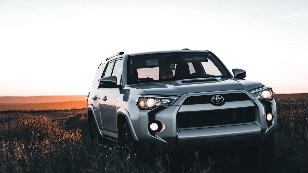 Rent a car București fără garanție: 5 motive incredibile pentru care SUV-ul domină clasa compactă la drum lung (P)