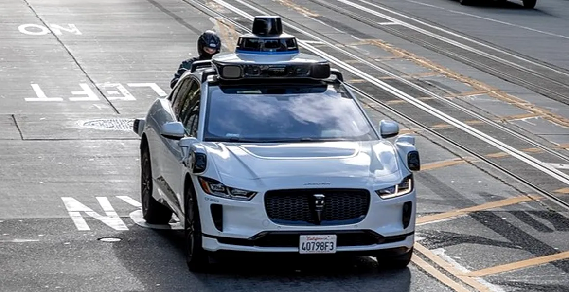 Waymo, compania dedicată taxiurilor autonome, își extinde prezența în Los Angeles