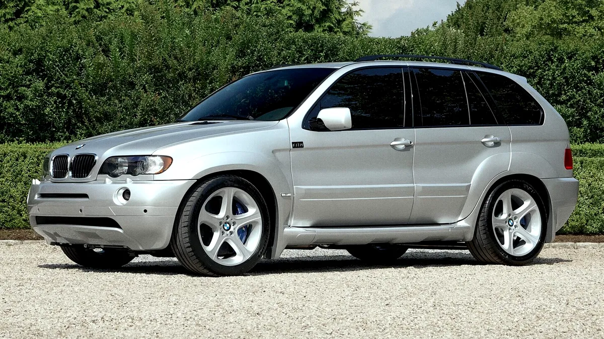 O companie de îmbrăcăminte a colaborat cu BMW pentru un X5 de primă generație cu motor V10 și transmisie manuală