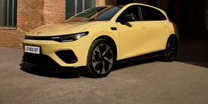 <span class='prepend'>Foto |</span> Leapmotor B05 a fost lansat oficial în Europa. Rivalul lui Volkswagen ID.3 Neo are o autonomie de 480 de kilometri