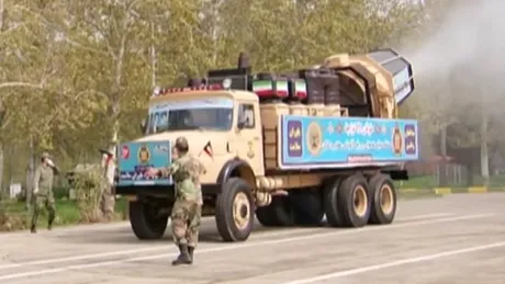 Paradă militară neobișnuită. Iranul îşi prezintă vehiculele de dezinfecţie şi spitalele mobile de Ziua Armatei - VIDEO