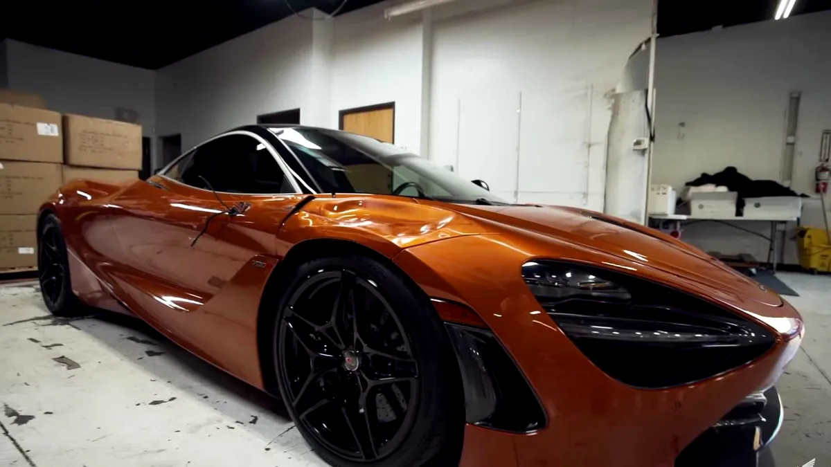 Un McLaren 720S a fost zgâriat în parcare. Costul reparațiilor este imens