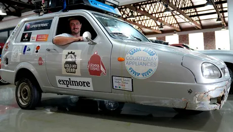 Doi bărbați au traversat Africa într-o mașină cu trei roți. Un Reliant Robin a parcurs peste 22.000 km prin jungle, munți și deșerturi