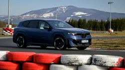 BMW iX3 a fost încoronat „Mașina Anului” la nivel mondial, dar și EV-ul anului 2026