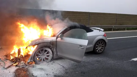 Un Audi TT RS Roadster s-a făcut scrum pe A6, lângă Lugoj