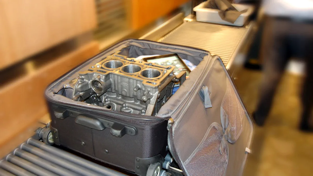 Blocul motor Ford EcoBoost de un litru încape într-un bagaj de mână