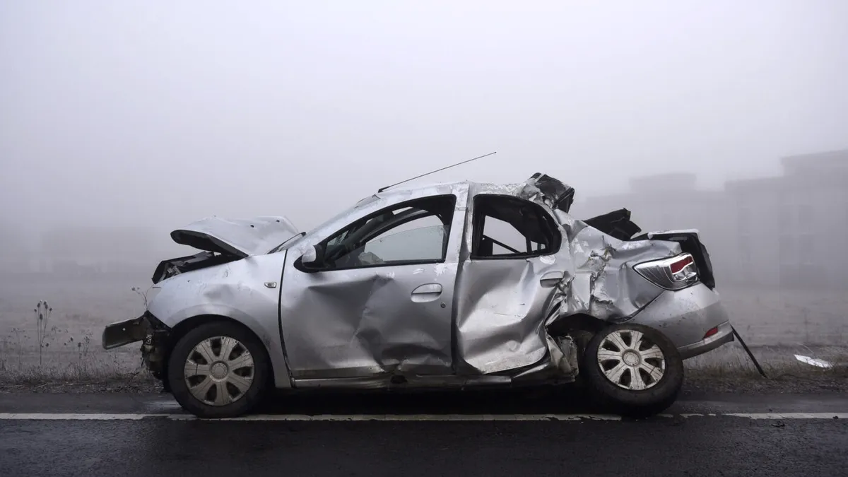 2025: Dacă ai făcut accident, mai ai voie să circuli cu mașina? Ce e autorizația de reparație și când riști suspendarea permisului