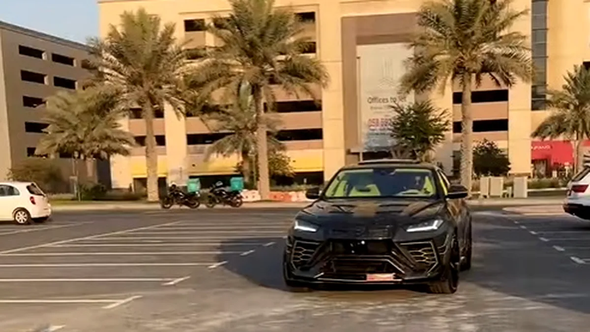 Există un Lamborghini Urus în care nu poți să te urci fără ochelari de soare. Ce culoare apare la interior?