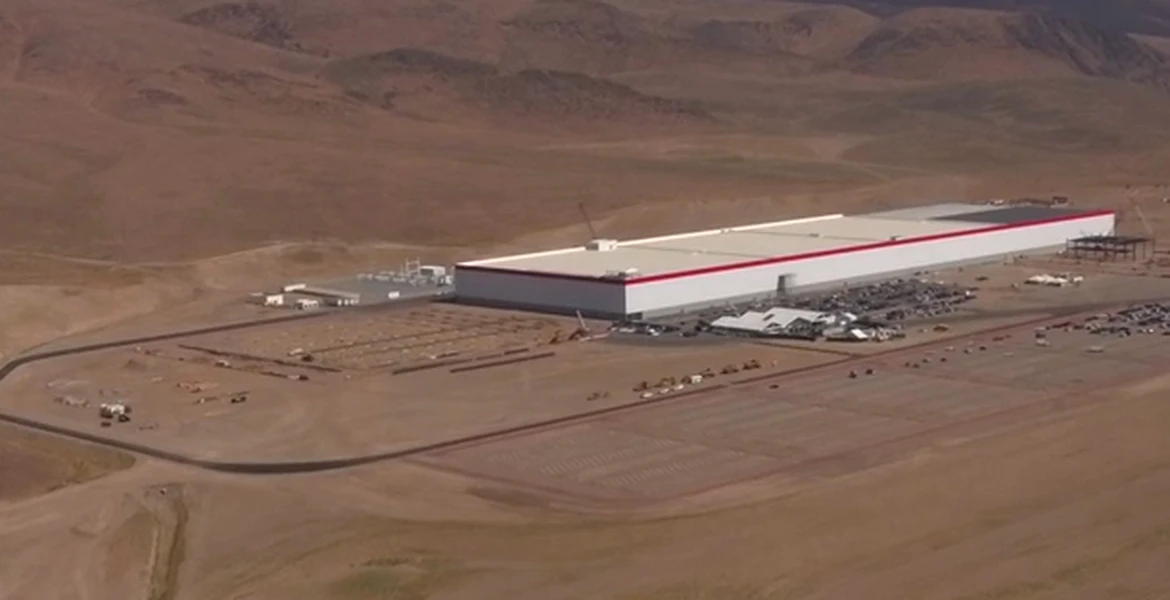 Gigafactory, cea mai mare fabrică de baterii Tesla – VIDEO