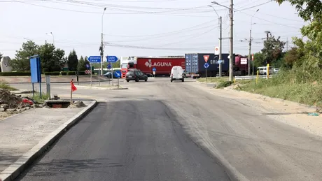Culmea asfaltării la Craiova: asfalt turnat doar până la axul drumului