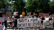 „Elevi, studenți, toți suntem prezenți!” – se strigă în fața Ministerului Educației. A doua zi de proteste