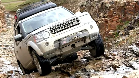 Land Rover traversează Statele Unite ale Americii pe drumuri neasfaltate. VIDEO