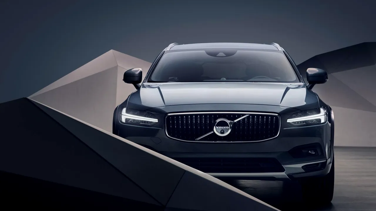 2021-Volvo-S90-Recharge-T8-1 