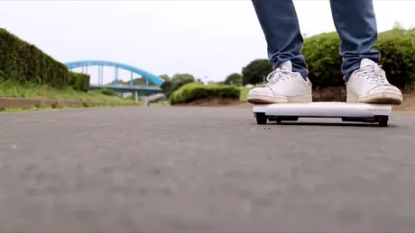 Walkcar, placa electrică ce promite să revoluţioneze transportul urban. VIDEO