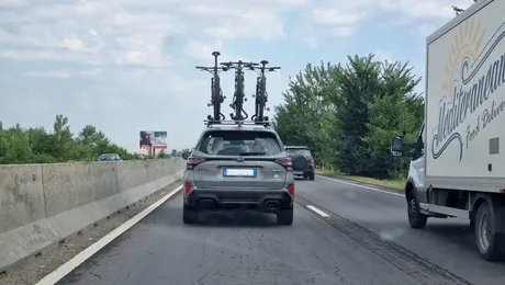 Cod Rutier 2026: Ai voie să circuli cu bicicleta montată pe plafon? Care e limita de înălțime