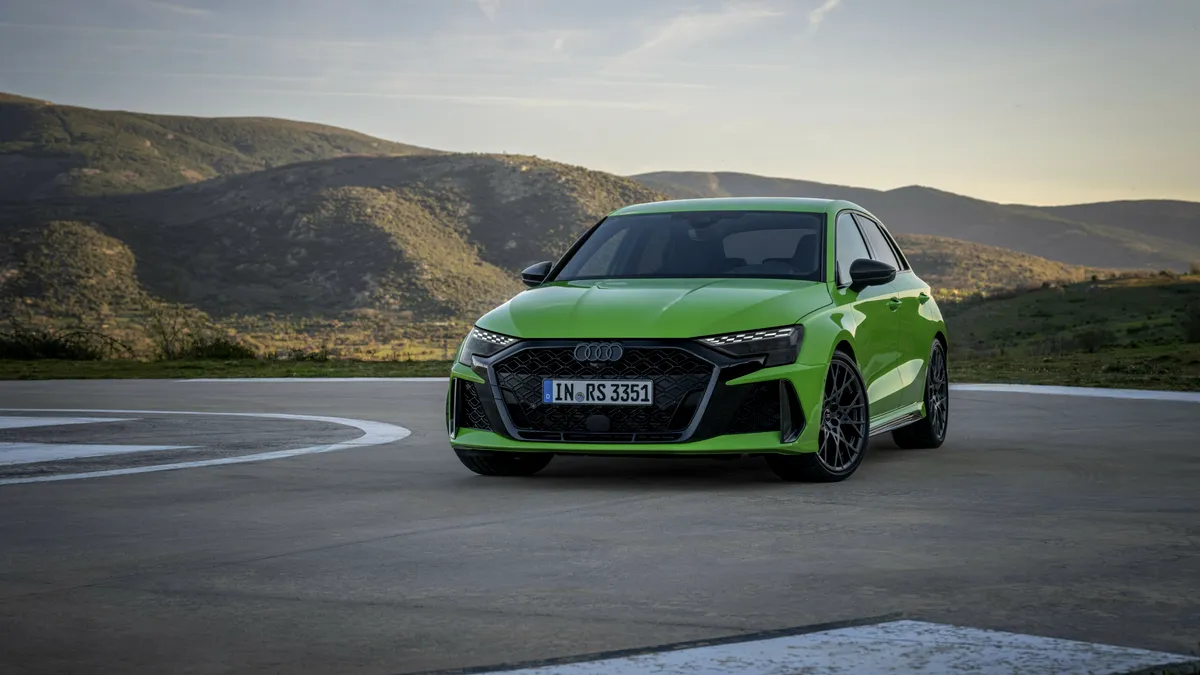 Audi prezintă noul RS 3 facelift. Germanii promit că hot hatch-ul este mai dinamic ca niciodată