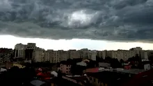 România intră sub asediul furtunilor. ANM anunță ploi torențiale, vijelii și grindină până luni seară. Ce zone sunt vizate