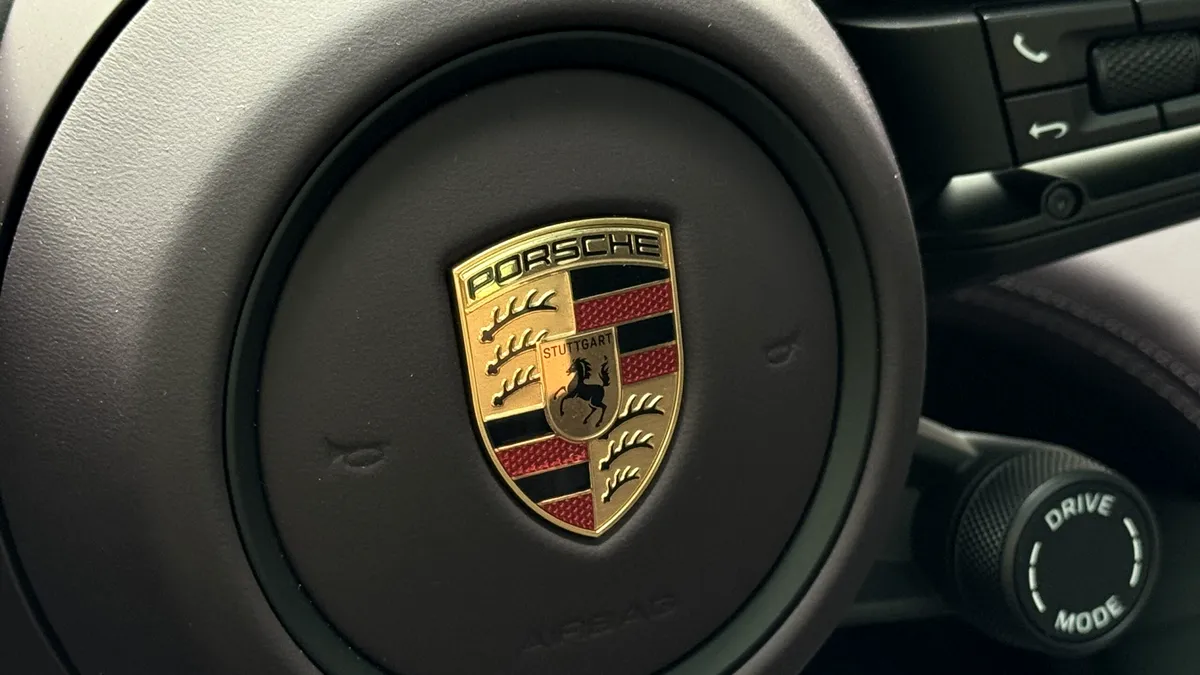 VIDEO - Porsche pregătește lansarea noului său hypercar. Va fi derivat din prototipul ce concurează la Le Mans