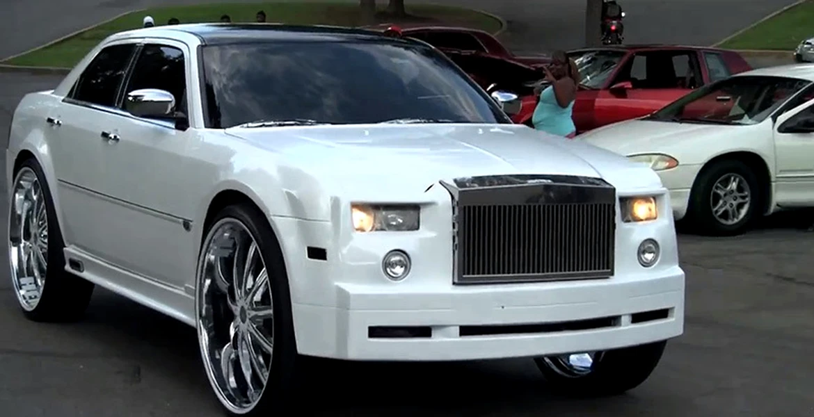 Se poate şi mai rău? Un pseudo-Rolls-Royce cu jante de 32 de inci. VIDEO