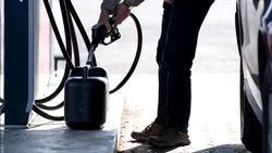 În două luni, prețul motorinei ar putea ajunge la 17 lei litrul. Avertismentul transmis de Asociația Energia Inteligentă