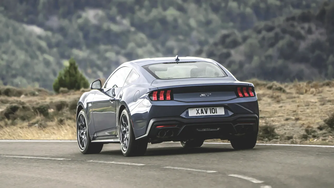 noul-ford-mustang-este-disponibil-acum-si-in-europa-cat-costa-sportiva-americana-in-romania 22 