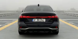 Test cu Audi A5 e-hybrid: 299 CP, baterie de 25,9 kWh și stopuri OLED