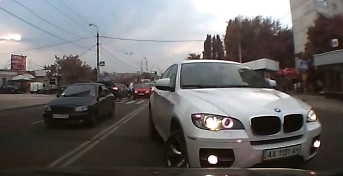 Prioritate de şmecher cu BMW X6 – deja un lucru normal, chiar banal… VIDEO