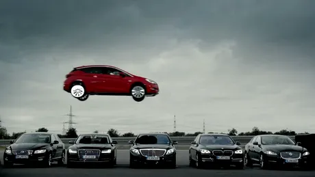Noul Opel Astra K sare peste segmentul premium. La propriu. VIDEO