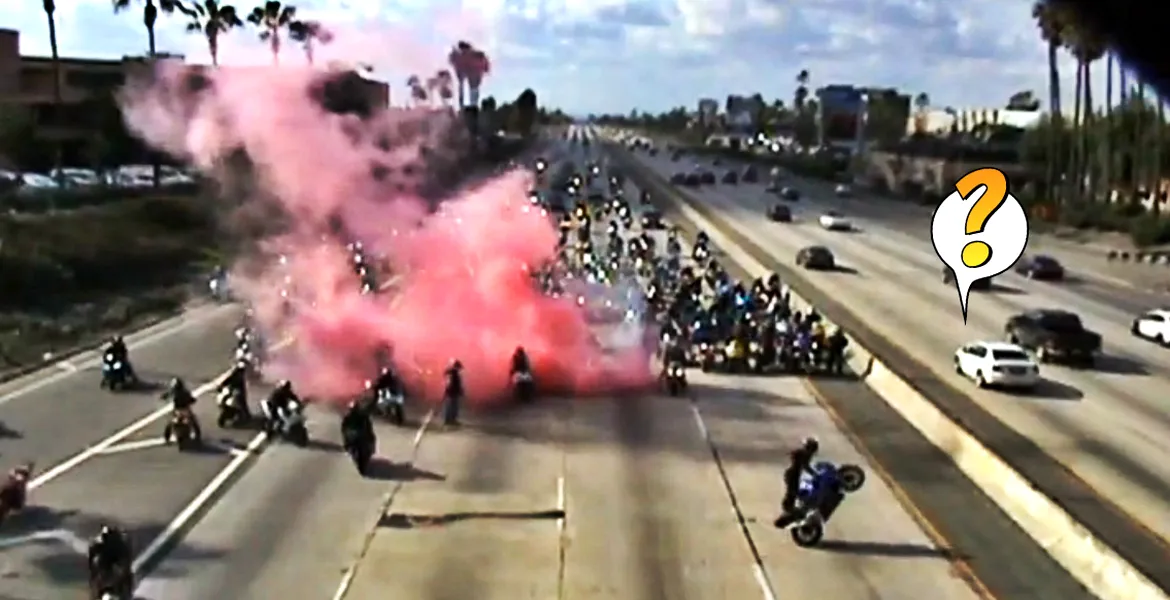 Bikerii americani blochează autostrada pentru o cerere în căsătorie. VIDEO