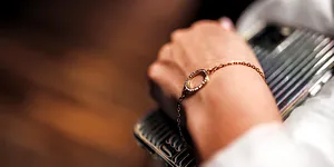 Nu doar meseria, ci și eleganța este brățară de aur (P)
