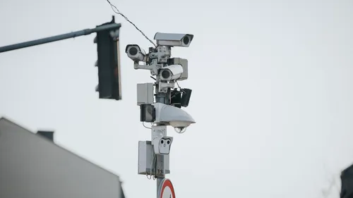 Poliția din Los Angeles renunță la camerele inteligente de supraveghere a traficului după sute de alerte greșite