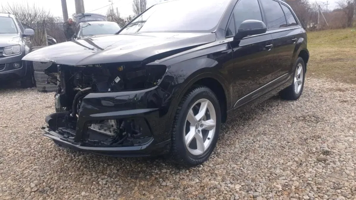 La ce preț ajunge un Audi Q7 avariat pe autovit.ro și ce probleme are după accident?