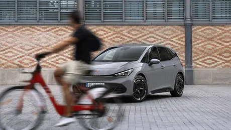 Cupra Born va dispune de o tehnologie care reduce accidentele cu bicliști și pietoni