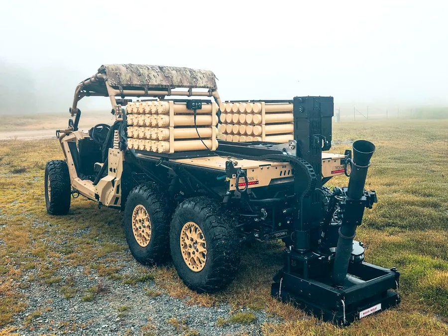 vehicul scorpion light echipat cu aruncator de bombe