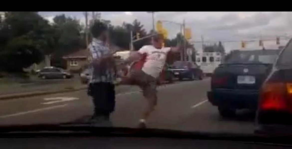 VIDEO: O bătaie în trafic cu final surprinzător!
