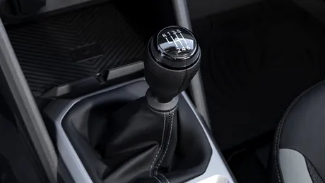Ce mașini cu cutii de viteze manuale mai poți cumpăra în 2026?