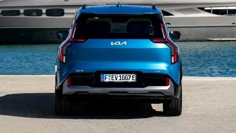 Tot mai multe mașini riscă să fie interzise în parcările publice din Marea Britanie, dintr-un motiv aparent banal: sunt prea lungi