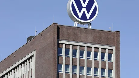 Volkswagen renunţă la aproape 10.000 de angajaţi. Trei fabrici ar putea fi afectate