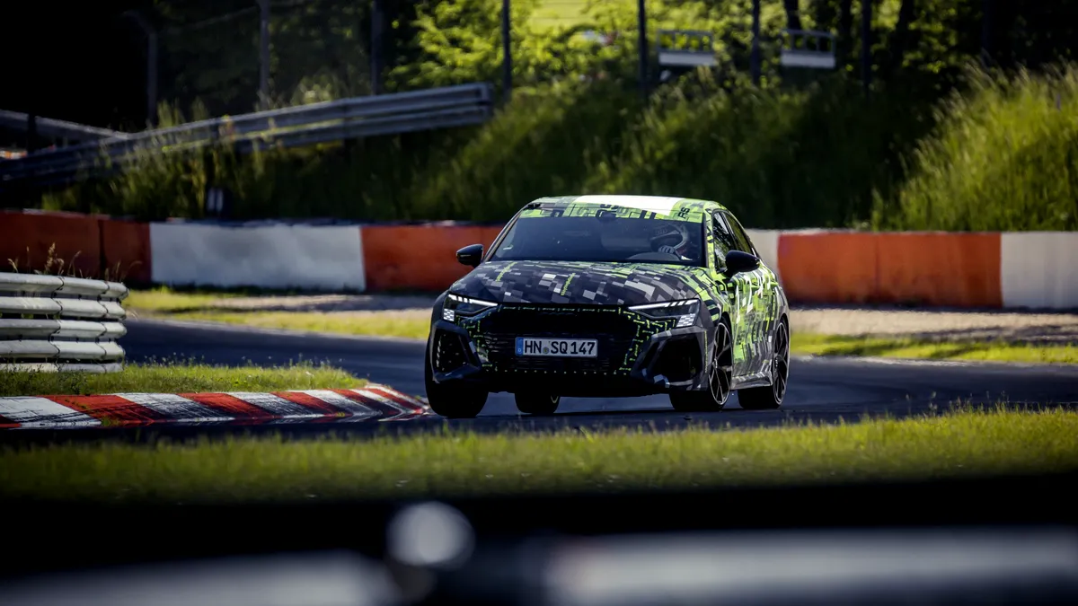 Aceasta este cea mai rapidă compactă pe Nurburgring. Are accelerație de supercar