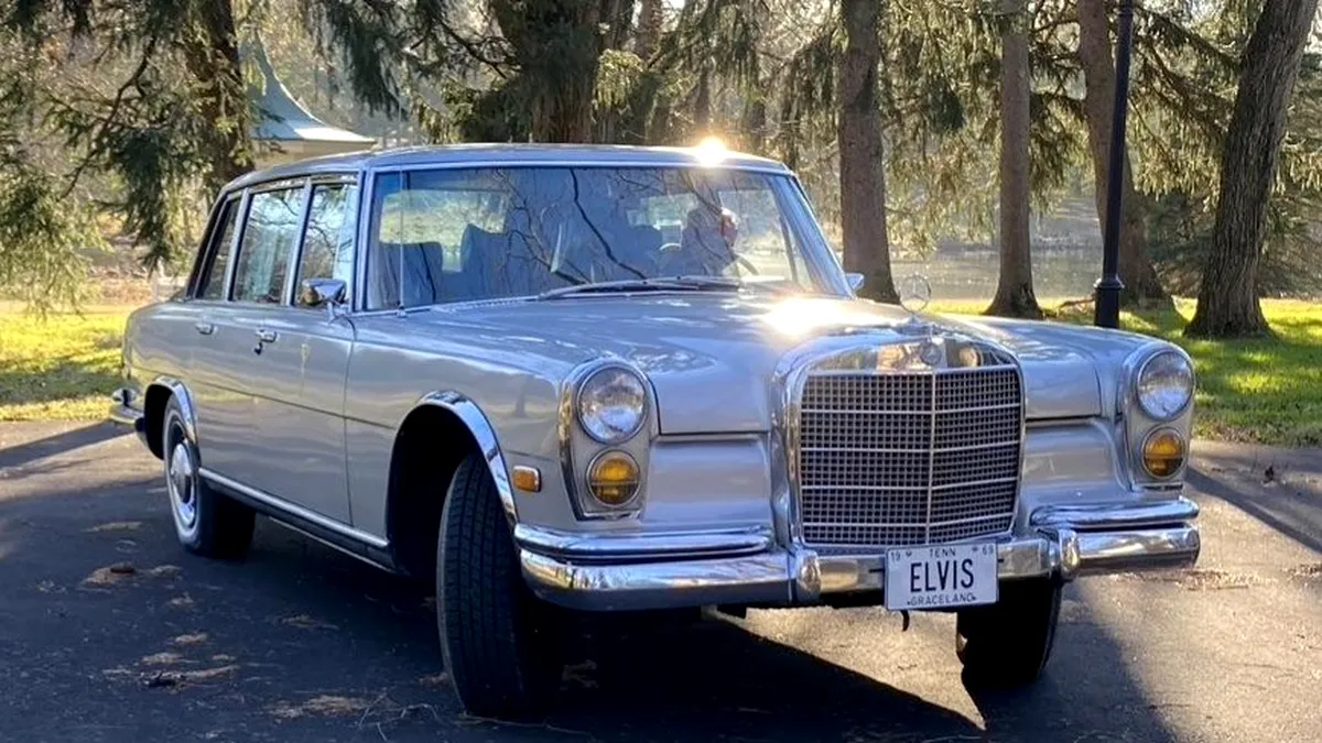 Elvis Presley a avut un Mercedes-Benz 600 pe care l-a păstrat ani de zile. Acum limuzina e de vânzare