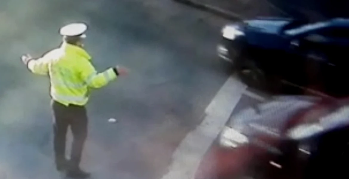 Un poliţist din Oradea fost lovit de un şofer, după ce conducătorul auto nu l-ar fi văzut din cauza soarelui – VIDEO