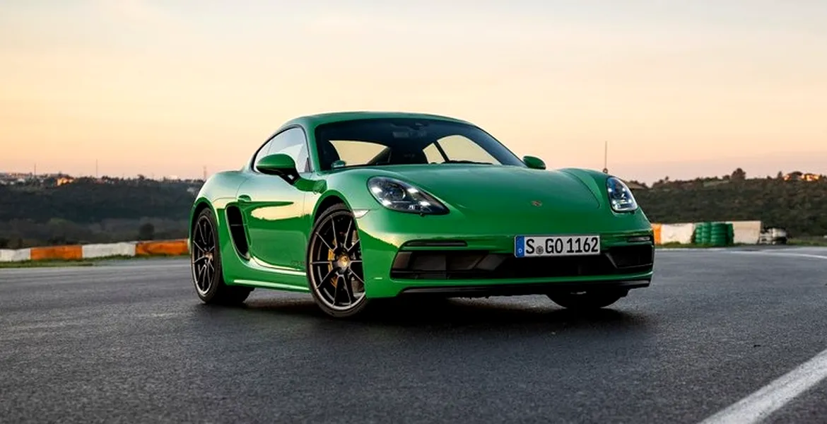 Primele imagini cu viitorul Porsche Cayman electric. Fratele lui Boxster EV a fost surprins în fotografii spion