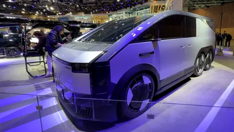 „Mașină zburătoare”, transportor, portavion: XPENG ARIDGE Land Aircraft Carrier, prezentat la Salonul Auto de la Paris 2026